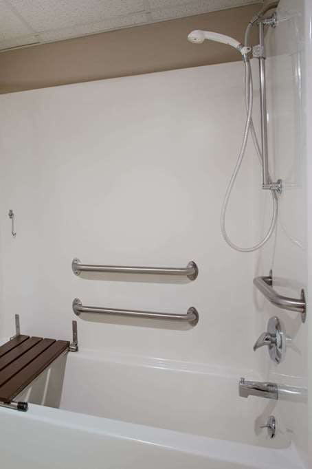 Hotel Super 8 by Wyndham Charles City photo 4