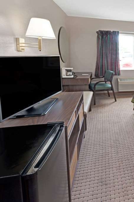 Hotel Super 8 by Wyndham Chicago O'Hare Airport photo 3