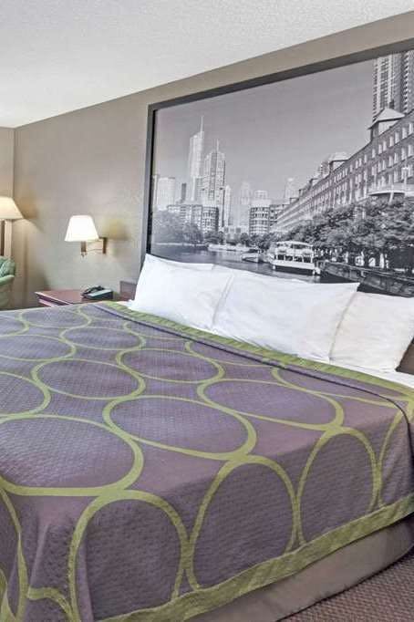 Hotel Super 8 by Wyndham Chicago O'Hare Airport photo 1