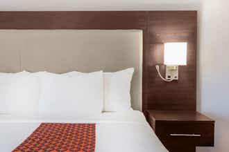 Hotel La Quinta Inn & Suites by Wyndham Rockford photo 4