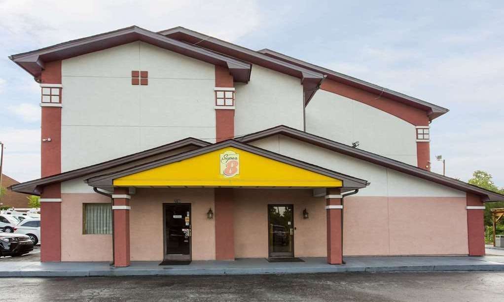 Super 8 by Wyndham Greensboro/Coliseum/Conv.