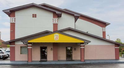 Super 8 by Wyndham Greensboro/Coliseum/Conv.