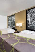 Hotel Super 8 by Wyndham Greensboro/Coliseum/Conv. photo 2