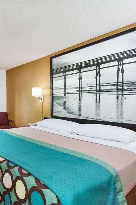 Hotel Super 8 by Wyndham Greensboro/Coliseum/Conv. photo 1