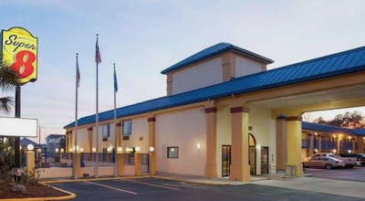 Super 8 by Wyndham Hammond