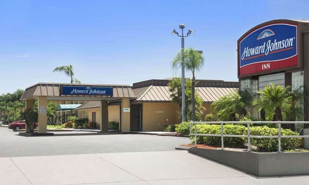 Howard Johnson by Wyndham Winter Haven FL
