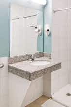 Hotel Super 8 by Wyndham Brenham TX photo 5