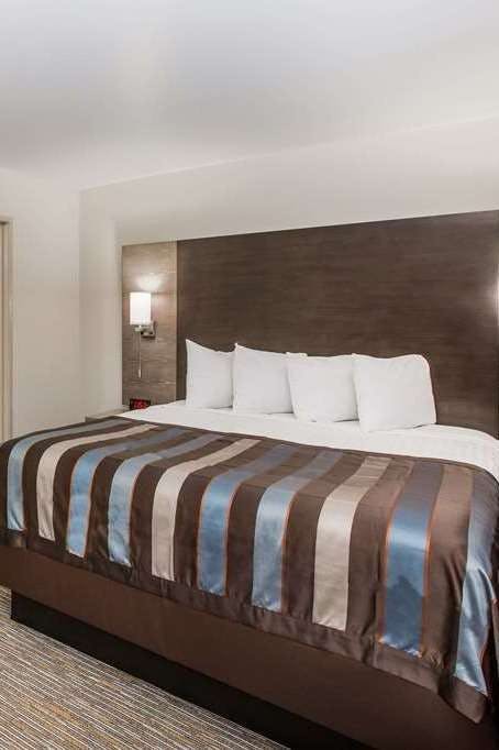 Hotel Wingate by Wyndham Louisville Fair and Expo photo 1