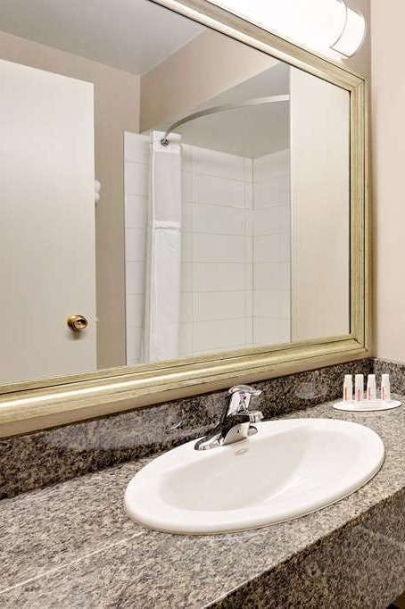 Hotel Ramada Kamloops photo 5