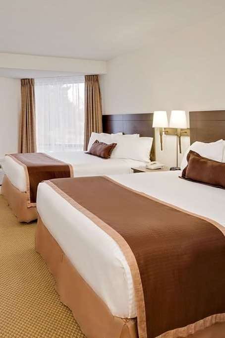 Hotel Ramada Kamloops photo 2