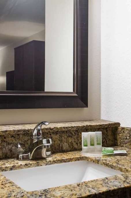 Hotel AmericInn Baudette photo 5