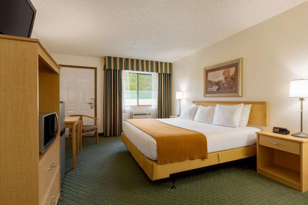 Hotel Baymont Inn Suites Whitefish photo 2