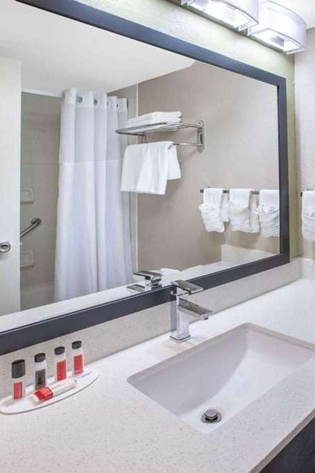 Hotel Baymont Grd Rpds photo 3