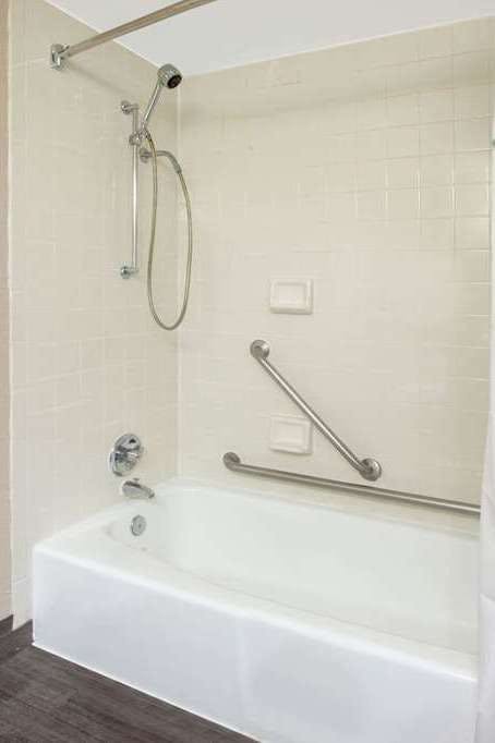 Hotel Baymont Grd Rpds photo 2