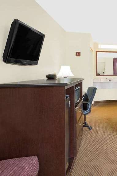 Hotel Baymont by Wyndham Greenville photo 4