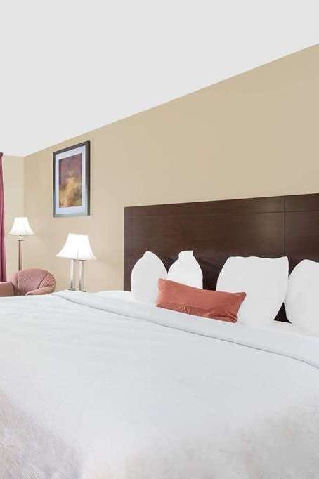 Hotel Baymont by Wyndham Greenville photo 2