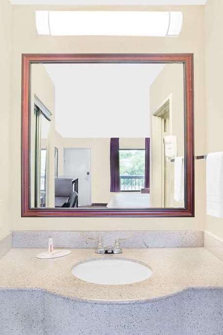 Hotel Baymont by Wyndham Greenville photo 5