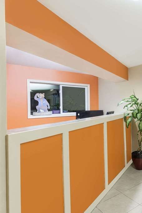 Hotel Travelodge by Wyndham Seymour photo 5