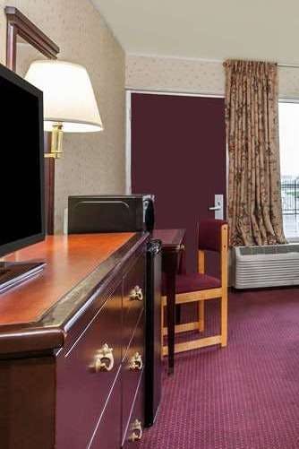 Hotel Travelodge by Wyndham Seymour photo 2