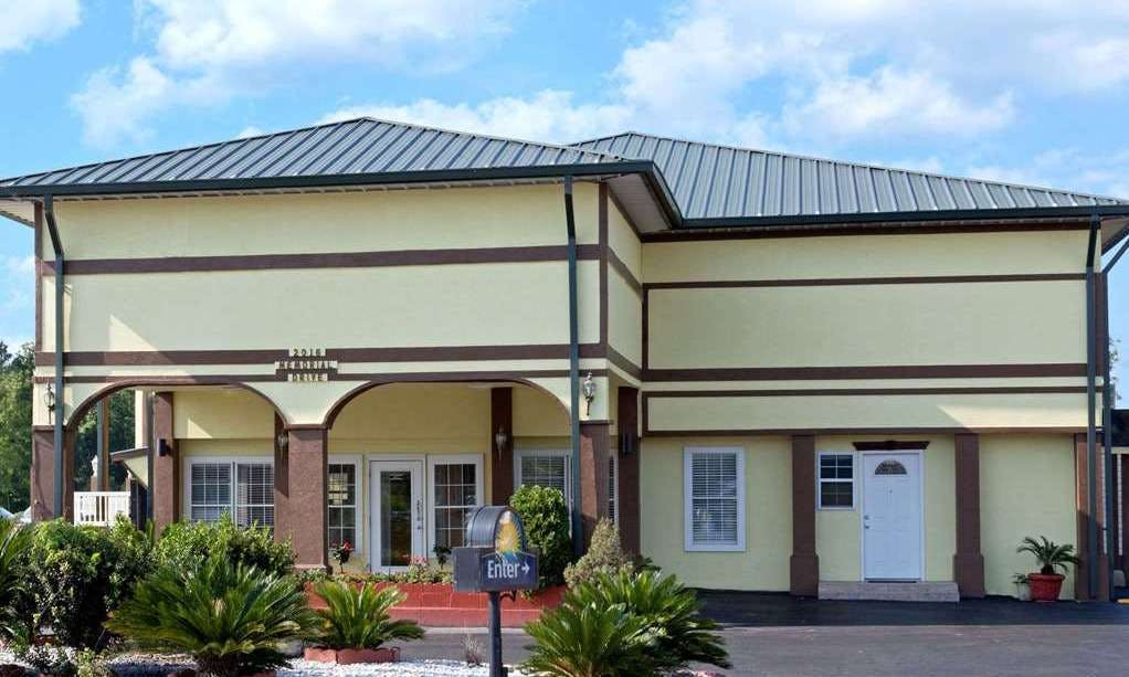 Days Inn by Wyndham Waycross