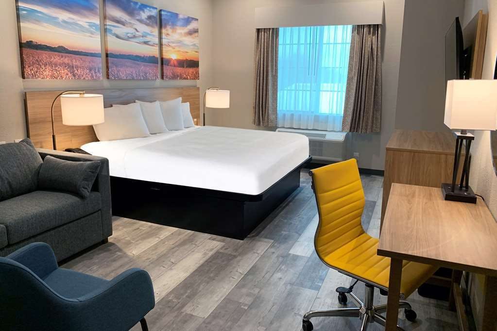 Hotel Days Inn & Suites by Wyndham Greater Tomball photo 2