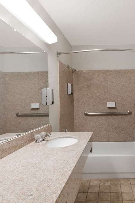 Hotel Super 8 by Wyndham Cleburne photo 5