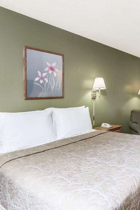 Hotel Super 8 by Wyndham Hampton photo 1