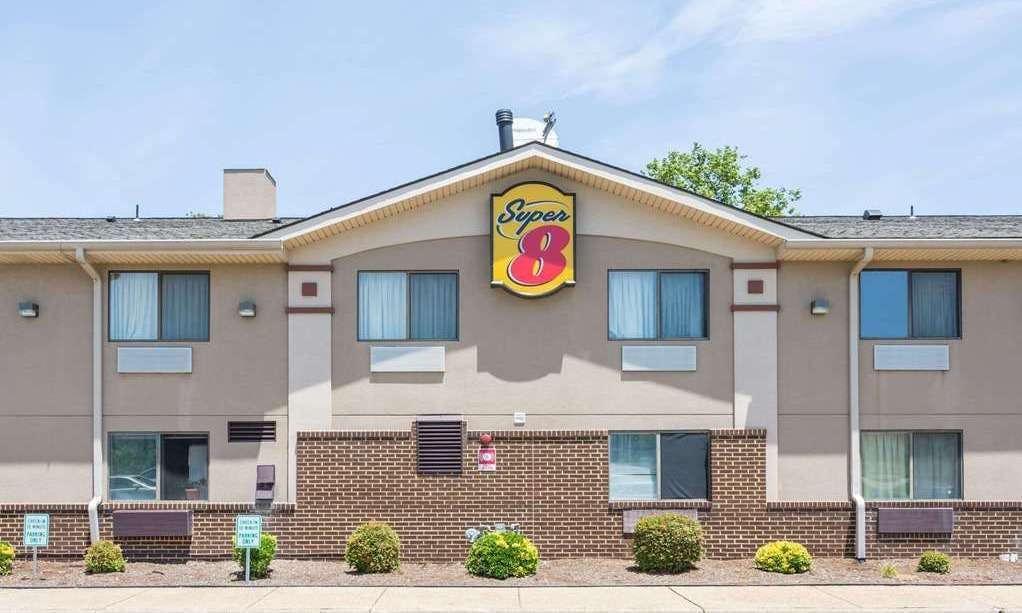 Super 8 by Wyndham Hampton