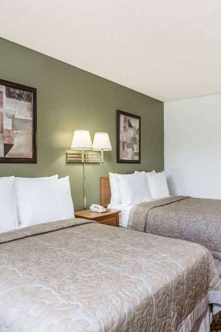 Hotel Super 8 by Wyndham Hampton photo 2