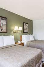 Hotel Super 8 Hampton photo 2