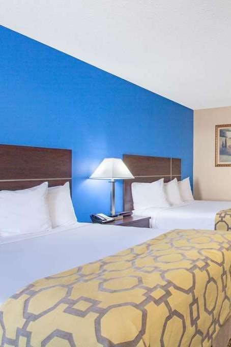 Hotel Baymont by Wyndham Greenwood photo 2