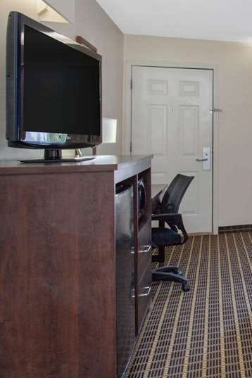 Hotel Baymont by Wyndham Greenwood photo 3