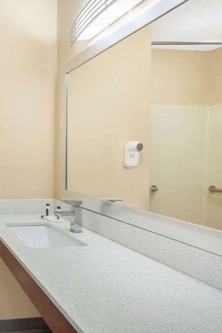 Hotel Baymont by Wyndham Greenwood photo 4