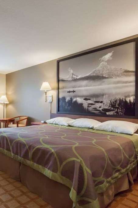 Hotel Super 8 by Wyndham Abbotsford BC photo 1