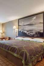 Hotel Super 8 by Wyndham Abbotsford BC photo 1