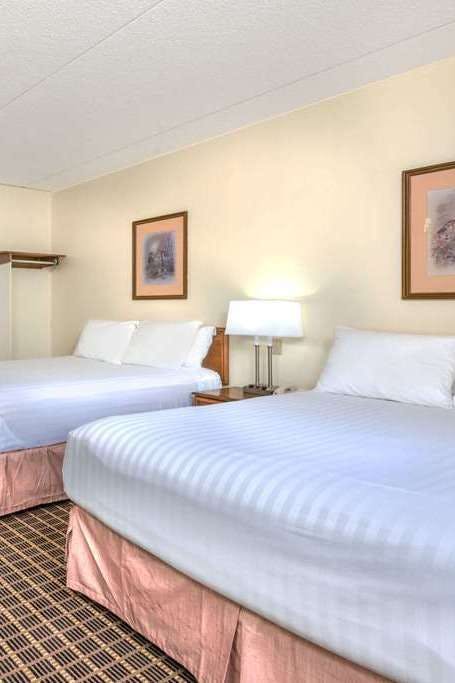 Hotel Howard Johnson by Wyndham Tillsonburg photo 2