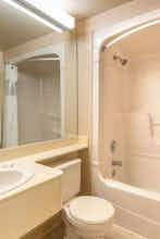 Hotel Howard Johnson by Wyndham Tillsonburg photo 4