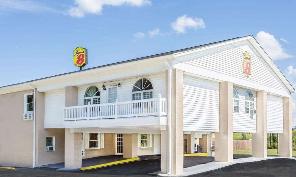 Super 8 by Wyndham Manning