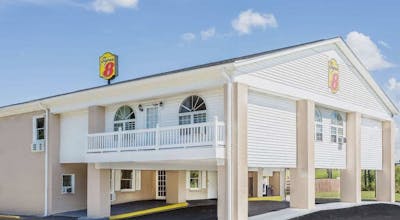 Super 8 by Wyndham Manning