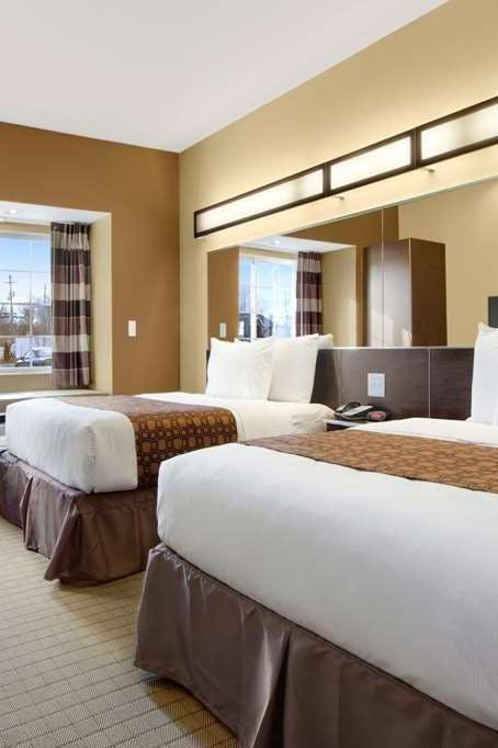 Hotel Microtel Inn & Suites by Wyndham Shelbyville photo 2