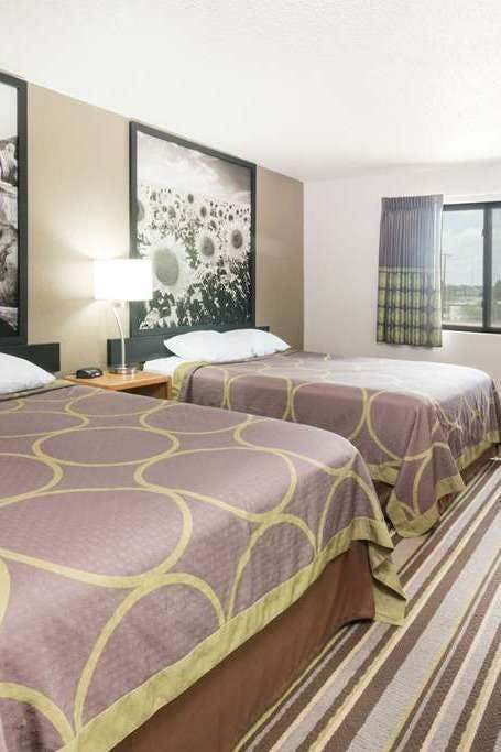 Hotel Super 8 by Wyndham Jamestown photo 3