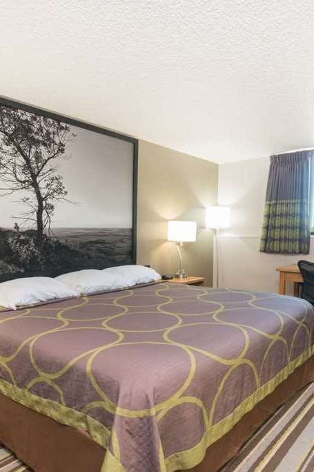 Hotel Super 8 by Wyndham Jamestown photo 2