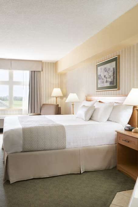 Hotel Days Inn by Wyndham Orillia photo 1