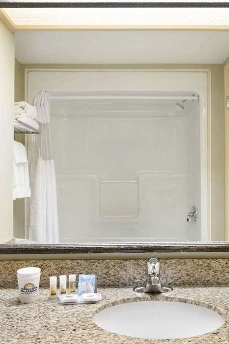 Hotel Days Inn by Wyndham Orillia photo 4