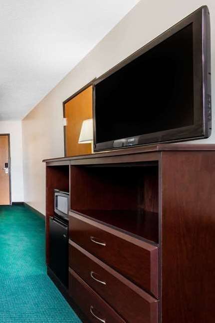 Hotel Ramada by Wyndham Tell City photo 3