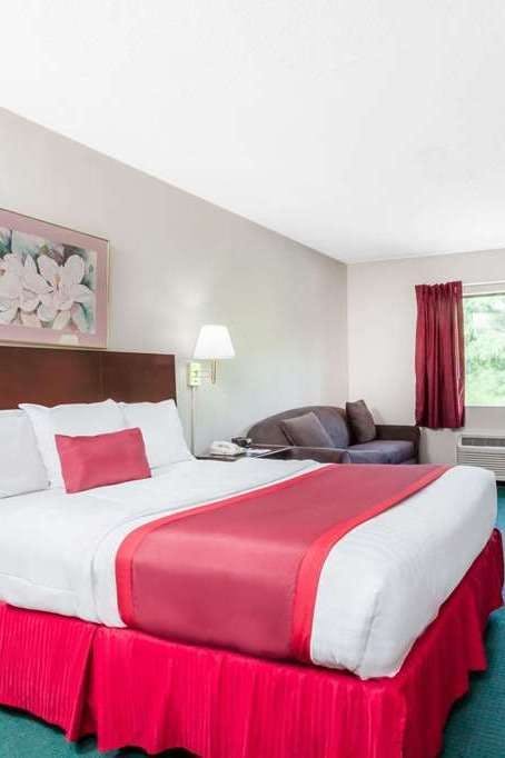 Hotel Ramada by Wyndham Tell City photo 1