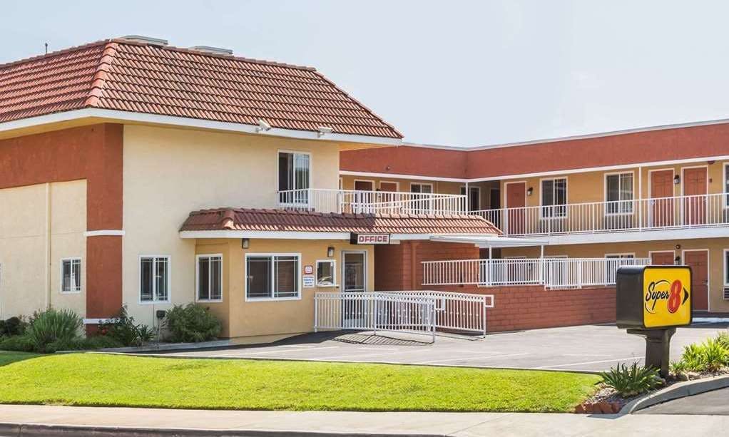 Super 8 by Wyndham Azusa