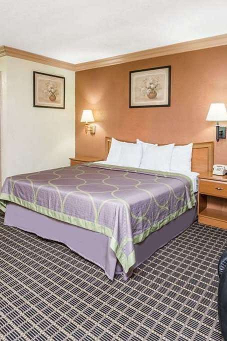Hotel Super 8 by Wyndham Azusa photo 1