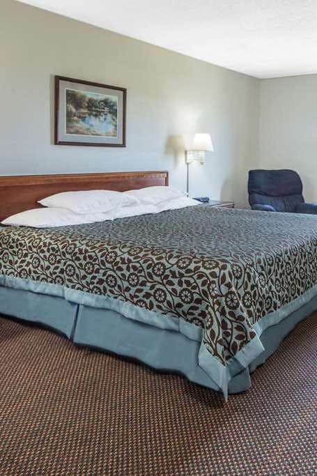 Hotel Days Inn by Wyndham Pontoon Beach photo 1