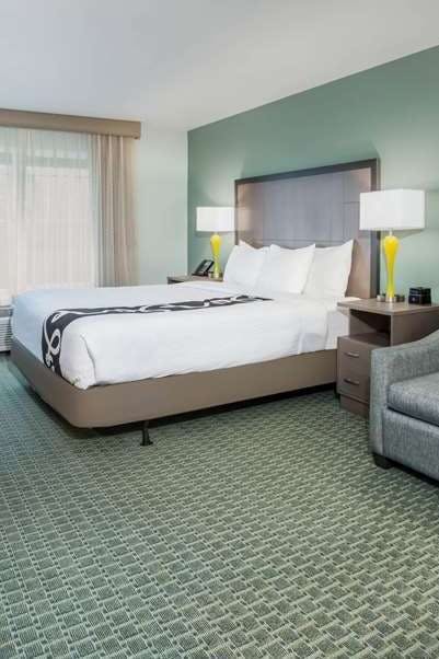Hotel La Quinta Inn & Suites by Wyndham Newport photo 1